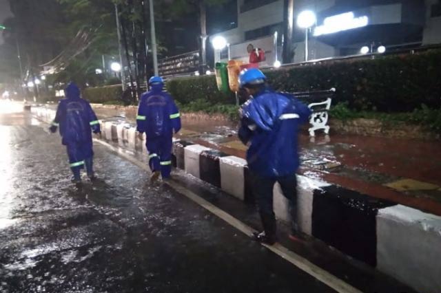 Jakarta Diguyur Hujan, Air Menggenang Dimana-mana
