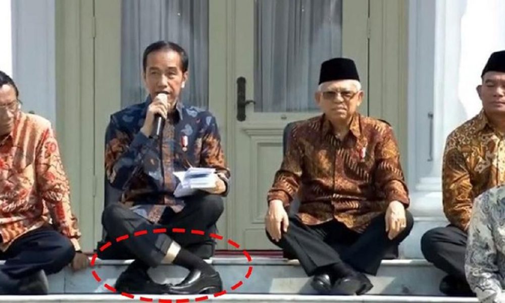 Viral Posisi Duduk Jokowi, ‘Hyperlaxity’ yang Bikin Guru Yoga Terheran-heran