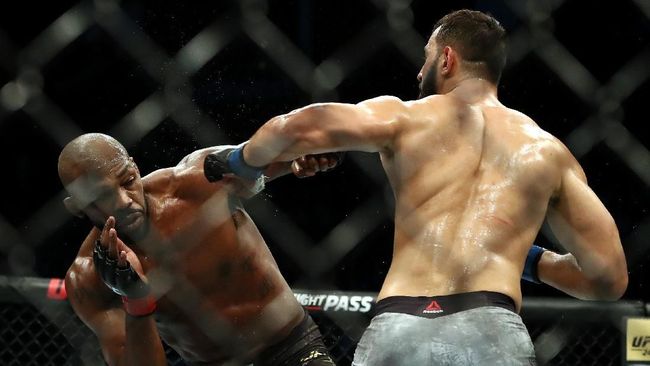 Jon Jones Kalahkan Dominick Reyes di UFC 247