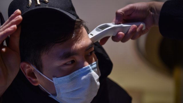 Virus Corona Tewaskan 908 Orang, RS China Kewalahan Tangani Pasien
