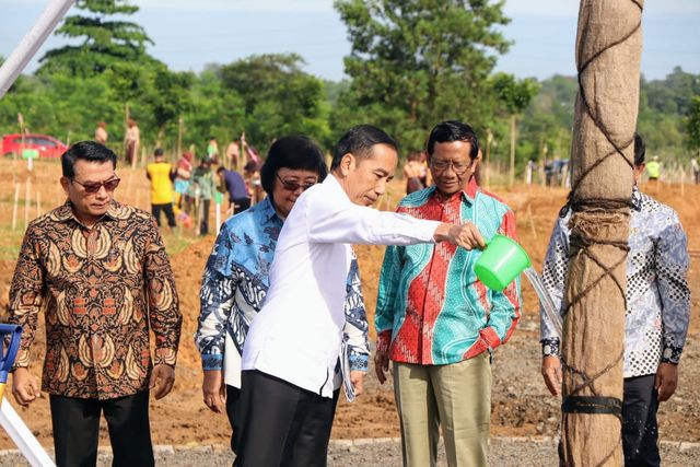 Presiden Jokowi Tanam Mersawa saat Puncak HPN 2020