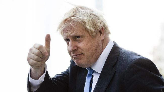 Keluar dari ICU, Boris Johnson Sudah Bisa Berjalan