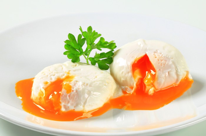3 Cara Bikin Poached Egg Mulus dan Leleh dari Jamie Oliver