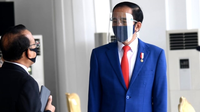 Jokowi Minta Tito Ingatkan Kepala Daerah Agar Serius Tangani COVID-19