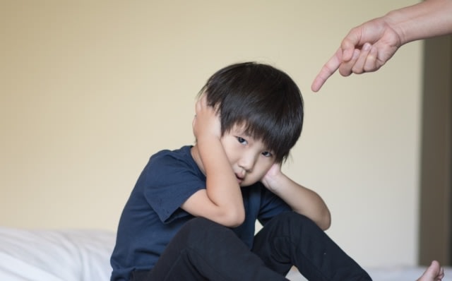 5 Dampak Negatif Jika Orang Tua Membentak Anak