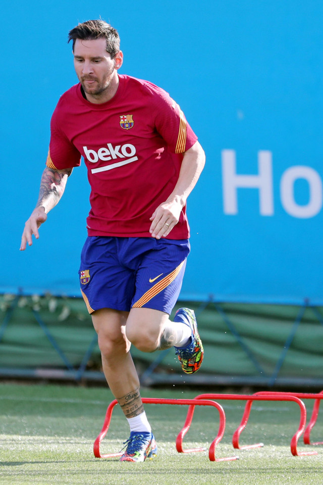 Lionel Messi Latihan Perdana dengan Barcelona, Raut Wajahnya Jadi Sorotan