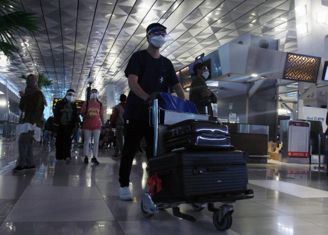 Imigrasi Cek Antrean Membeludak Turis Asing di Terminal 3 Soetta