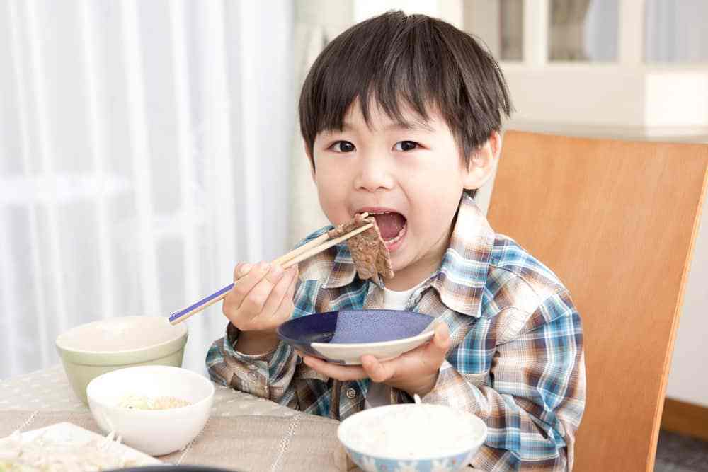 Riset: Banyak Makan Daging Bisa Menimbulkan Gangguan Pernapasan pada Anak