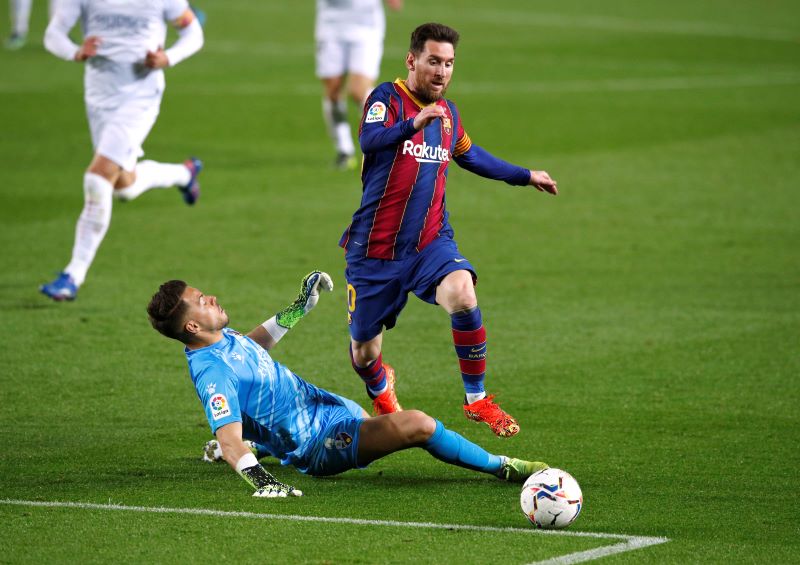 Barcelona vs Huesca: Messi dan Griezmann Pamer Gol Indah