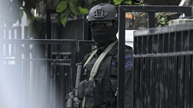 22 Teroris yang Ditangkap Densus 88 di Jawa Timur Tiba di Jakarta Kamis Siang
