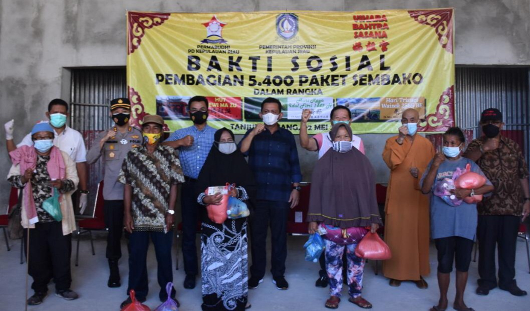 Yayasan Vihara Bahtra Sasana Bagikan Ribuan Paket Sembako