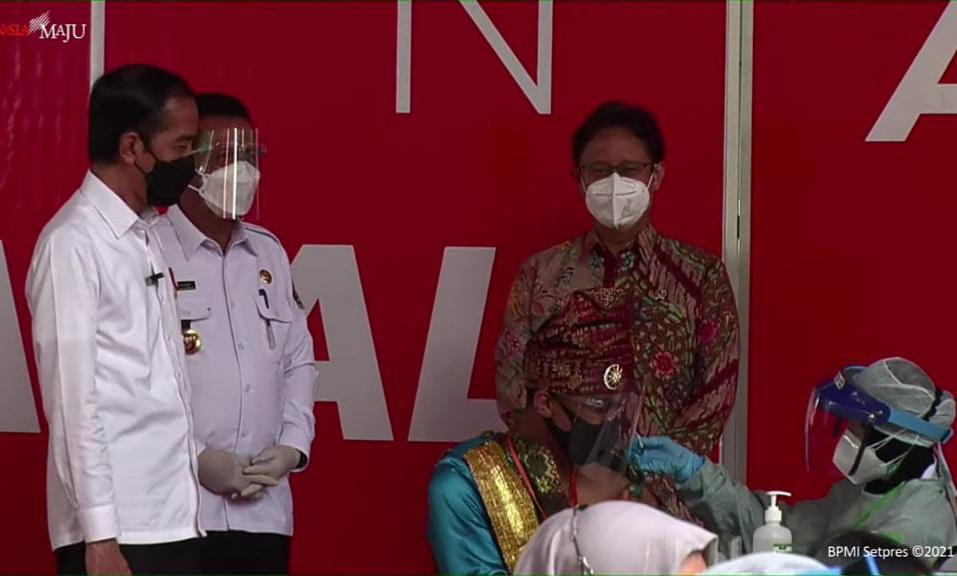 Jokowi Meninjau Vaksinasi Covid-19 di PT Bintan Inti Industrial Estate