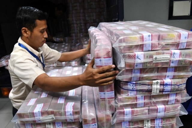 Pemda Tahan Dana Ratusan Triliun di Bank, Bikin Kesal Sri Mulyani hingga Jokowi