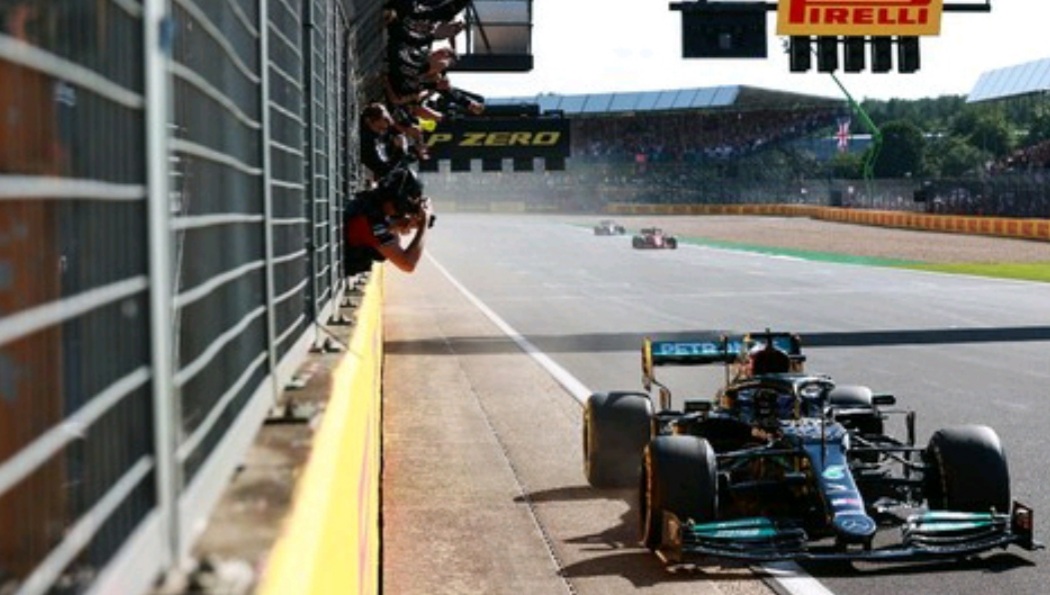 Hasil F1 GP Inggris: Verstappen Crash, Hamilton Juara