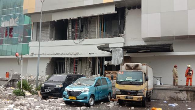 [VIDEO] Empat Orang Dikabarkan Terluka Karena Plafon Margo City Ambruk