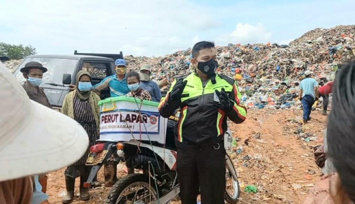 Bripka Zulham Razia Lapar Perut di Tempat Pembuangan Sampah