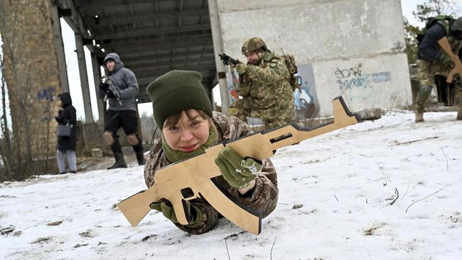 Terancam Rusia, 130 Ribu Warga Ukraina Bersiap Jadi Tentara Cadangan