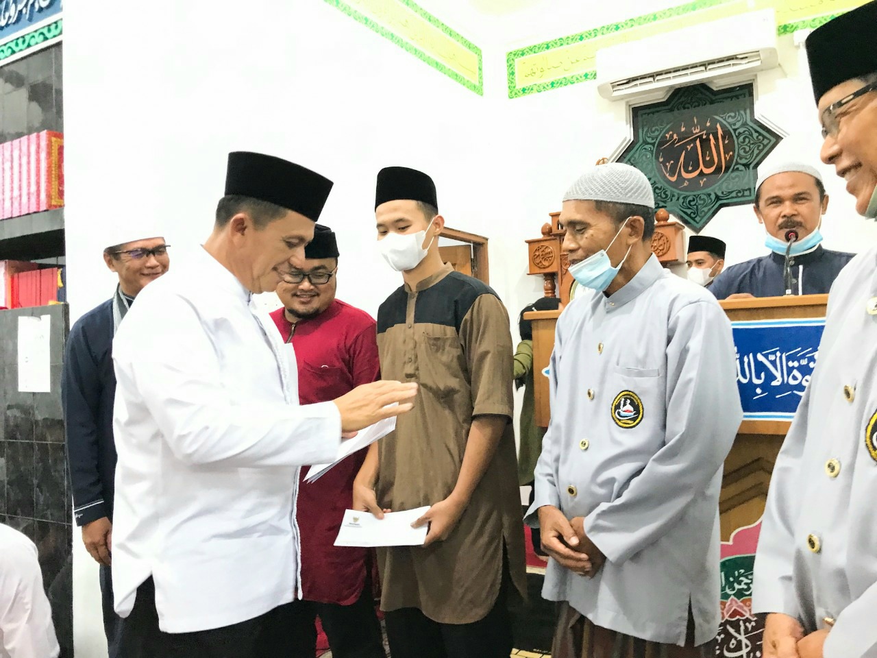 Safari Ramadhan di Masjid Hajar Aswad, Gubernur Ansar Sampaikan Sejumlah Program Pemerintah