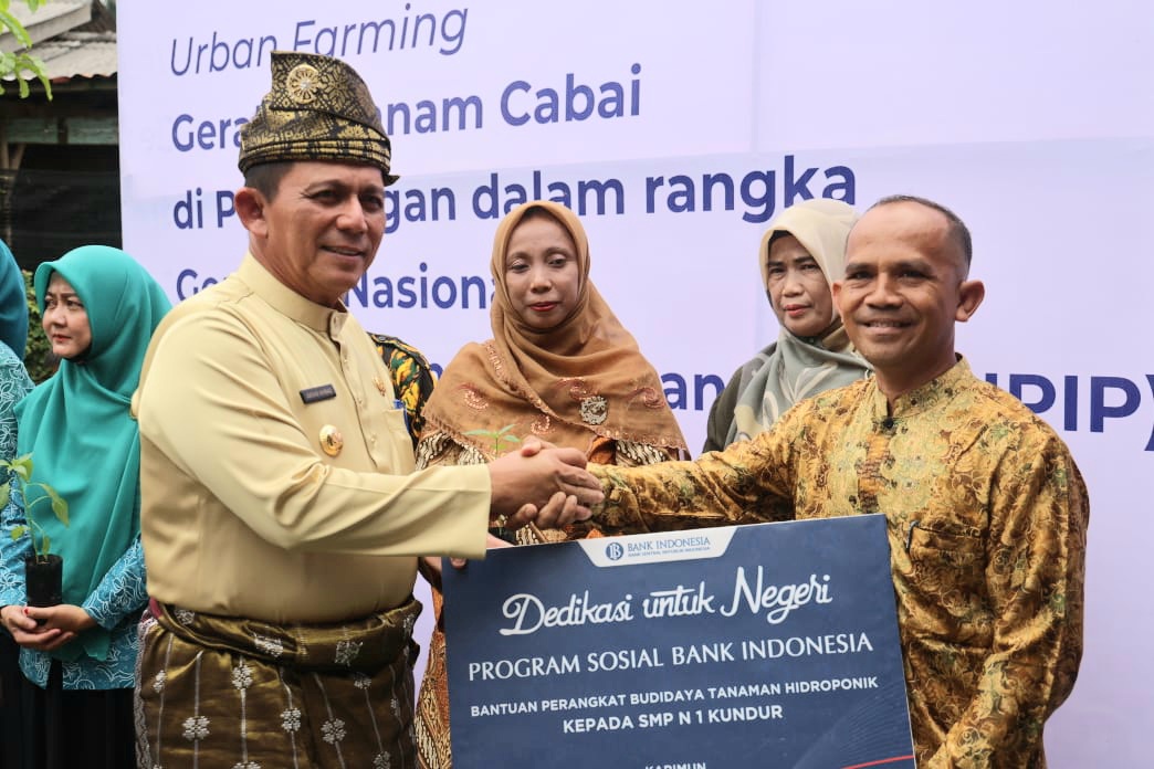 Dukungan untuk Urban Farming, Gubernur Ansar Berikan Bibit Cabe ke Dasa Wisma Karimun