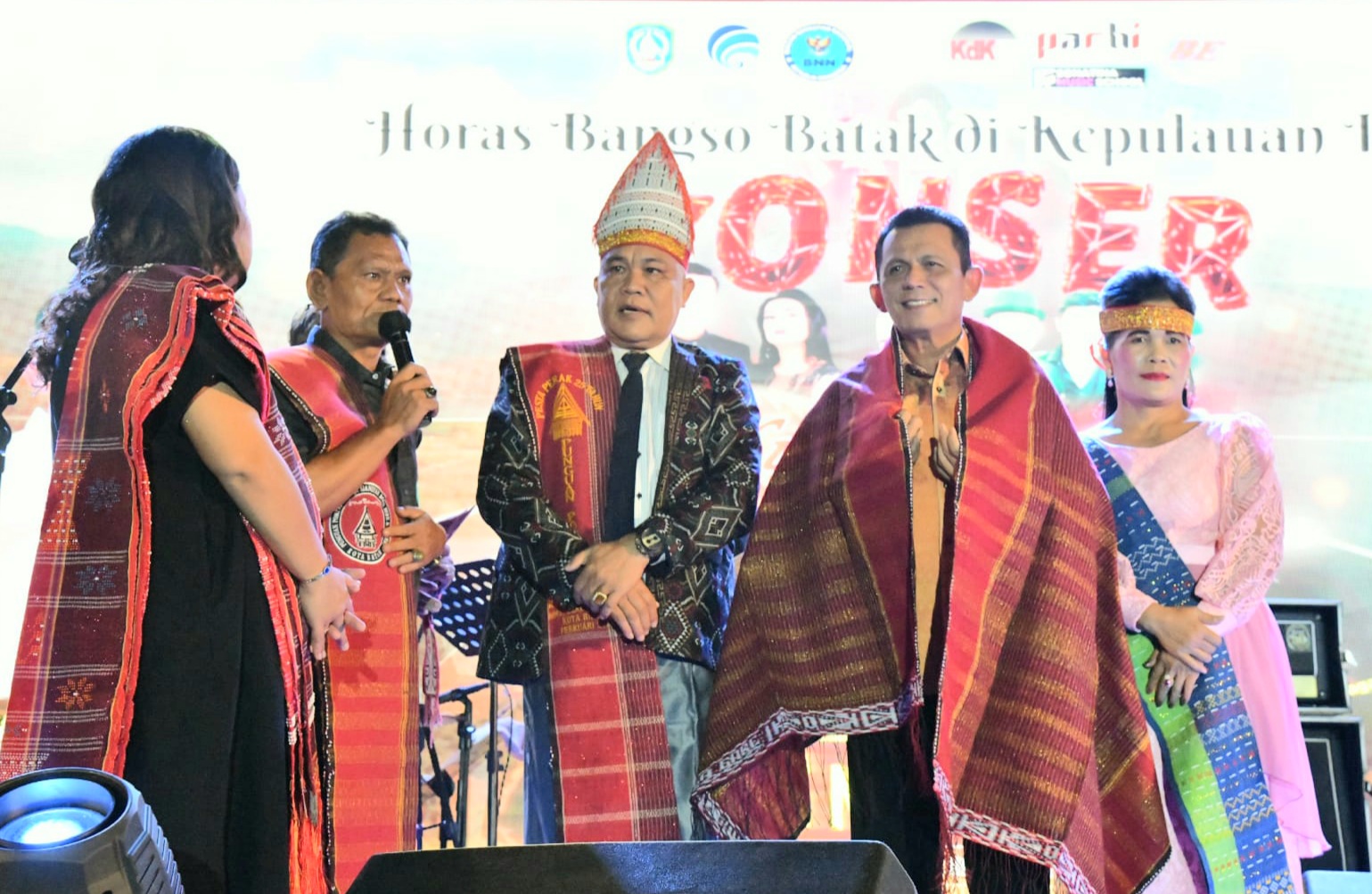 Gubernur Ansar Hadiri Konser Musik Batak Batam