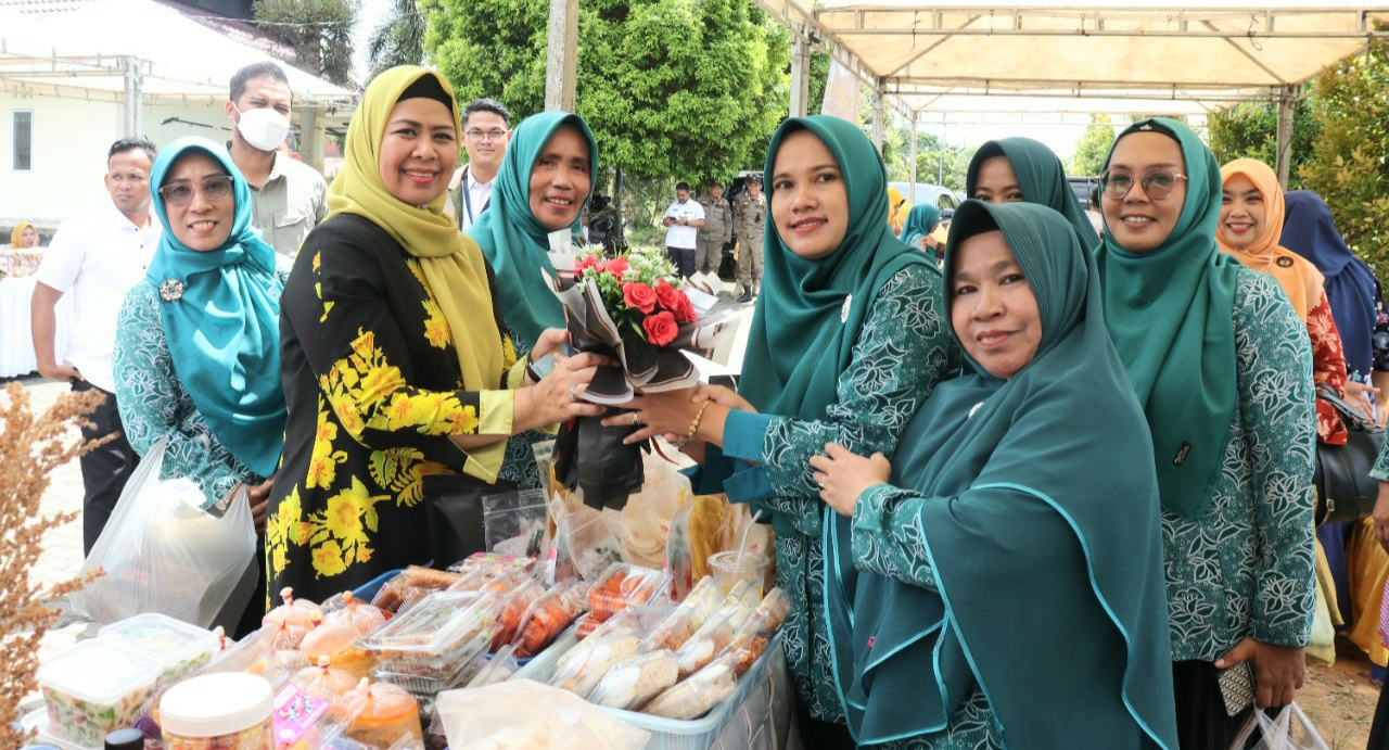 Dewi Ansar Hadiri Lomba Cipta Menu B2SA Kabupaten Bintan 2022