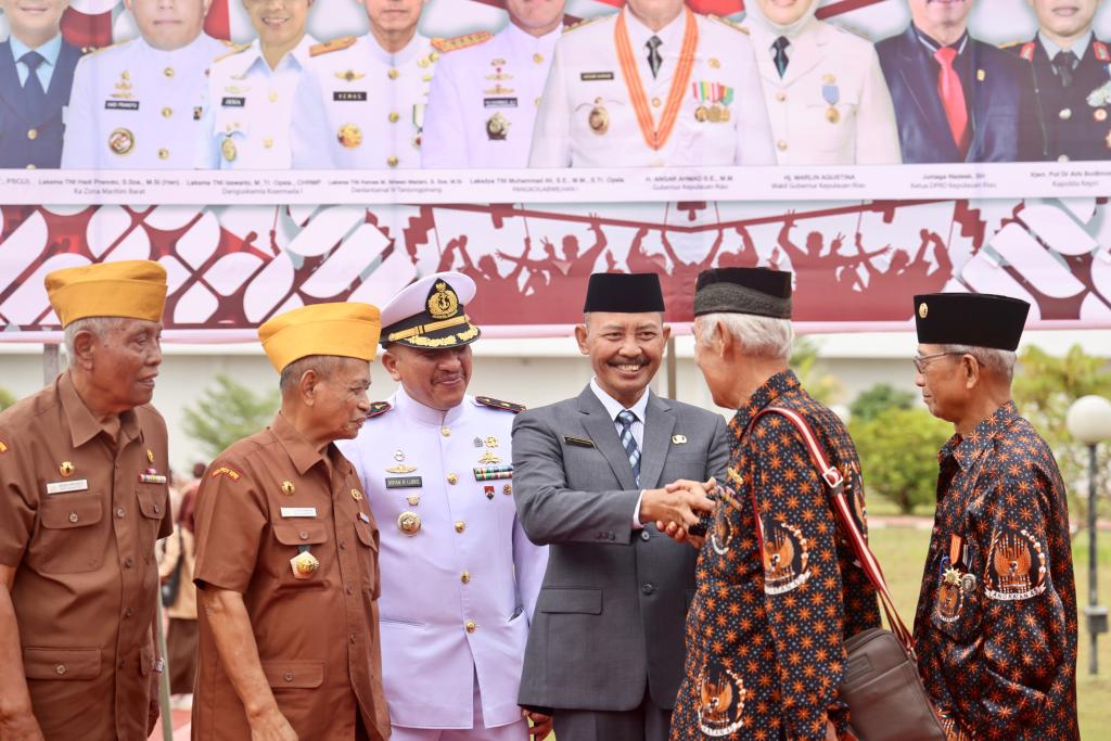 Sekdaprov Adi Prihantara Pimpin Upacara Hari Pahlawan Tingkat Provinsi Kepri