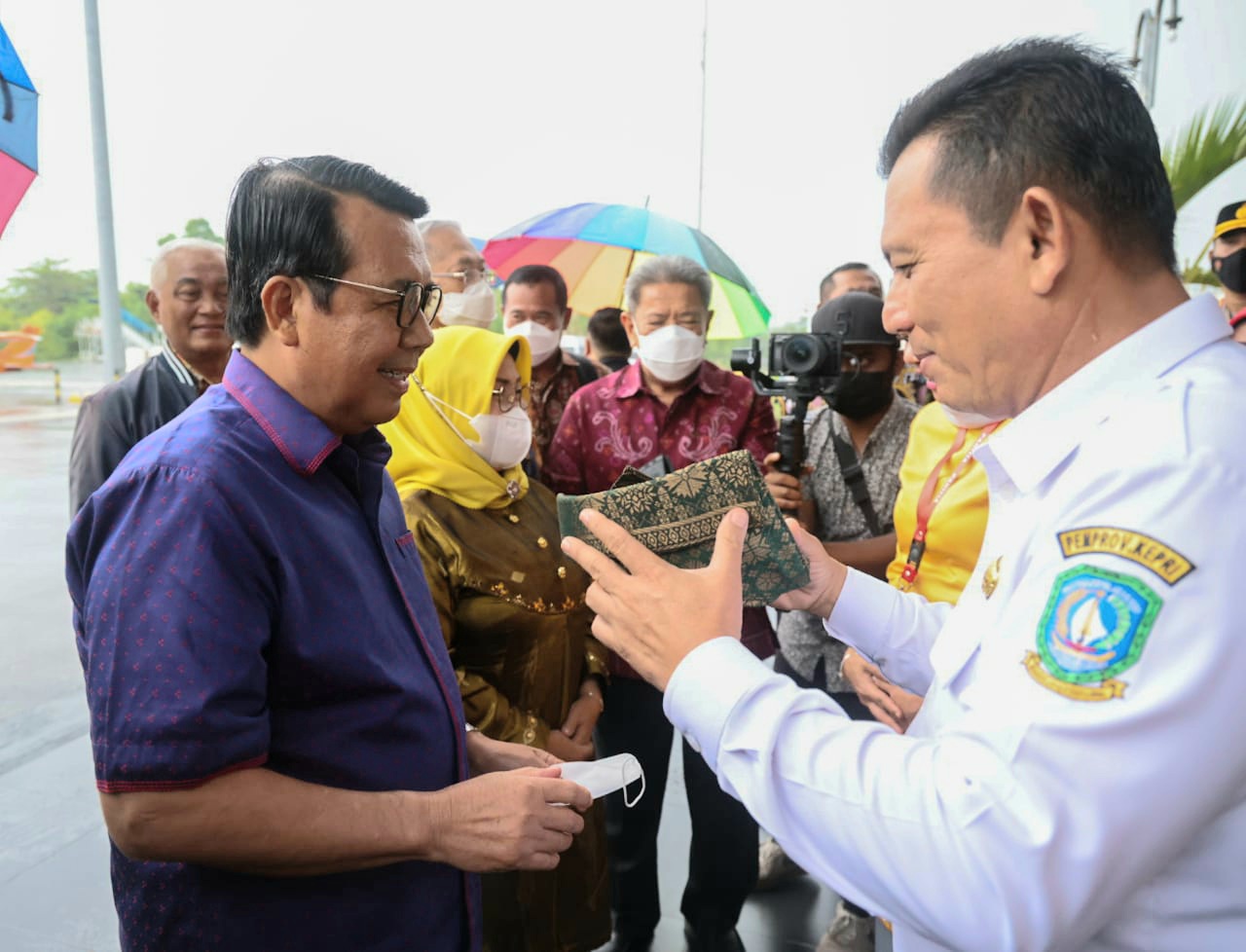 Gubernur Ansar Sambut Ketua Mahkamah Agung RI di Bandara RHF Tanjungpinang