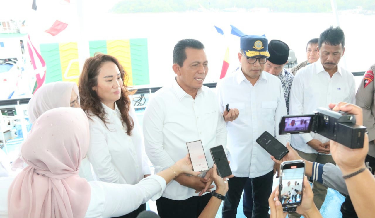 Gubernur Ansar Dampingi Menhub RI Tinjau KMP Bahtera Nusantara 03