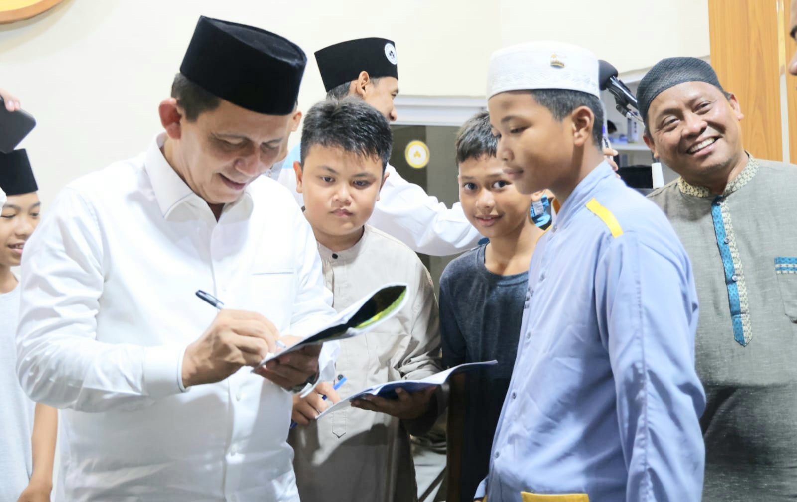 Safari Ramadhan, Gubernur Ansar Puji Keramahan Jamaah Masjid Baitul Ummah Perumahan Oma Batam