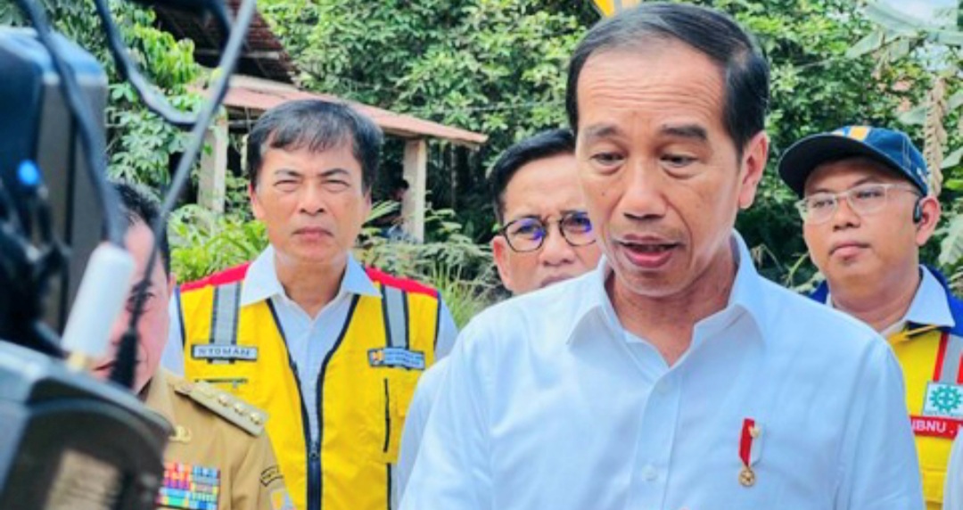 Mercy Antipeluru Ditumpangi Jokowi Dibawa Cek Jalan Rusak di Jambi