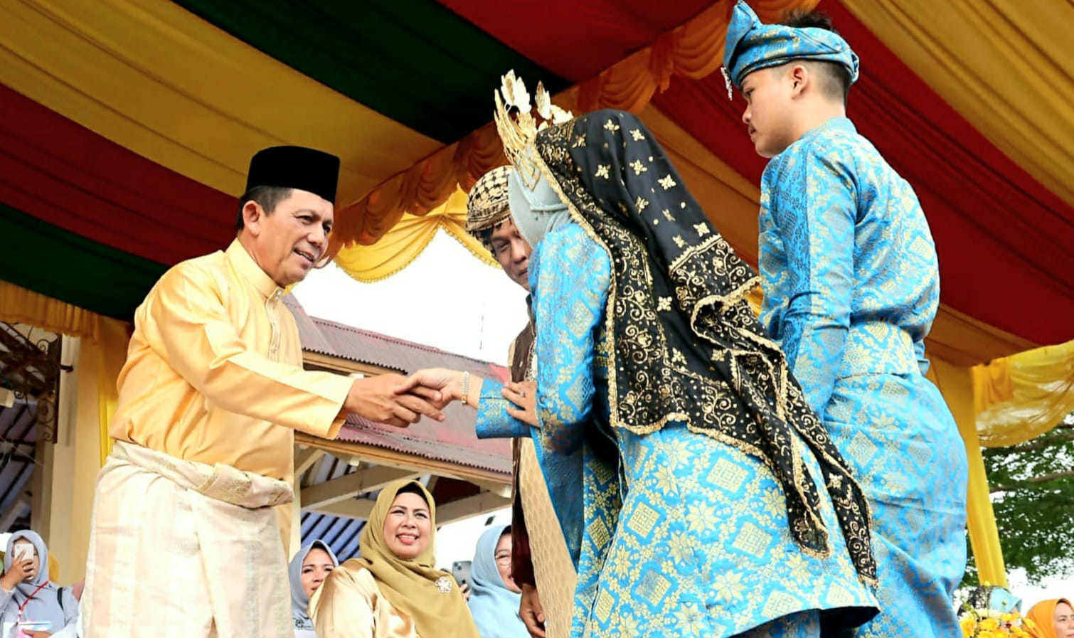 Gubernur Ansar Lepas Pawai Ta’aruf dan Kereta Hias STQH X Provinsi Kepulauan Riau