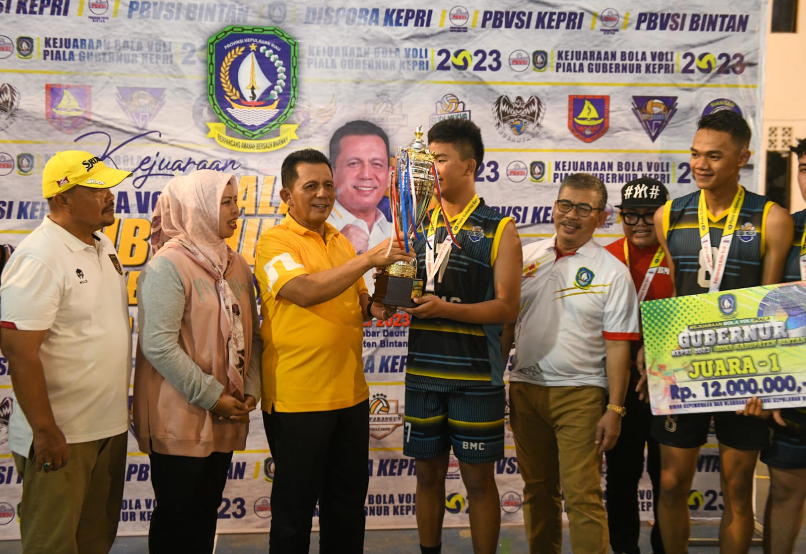 Gubernur Ansar Tutup Kejuaraan Bola Voli Gubernur Cup Zona Kabupaten Bintan Tahun 2023
