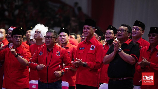 Sekjen PDIP Lempar Pantun Sindir Pihak Lain Klaim Dekat Jokowi