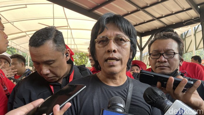 Adian Napitupulu Sebut Aktivis 98 Kecewa Budiman Temui Prabowo
