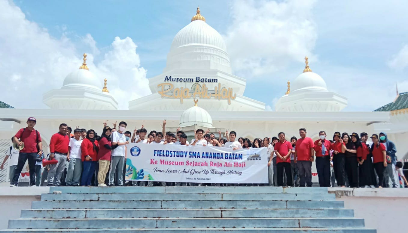 Siswa SMA Ananda Lakukan Fieldstudy Tahun 2023 ke Museum Sejarah Raja Ali Haji Batam dan Pantai Nongsa Batam