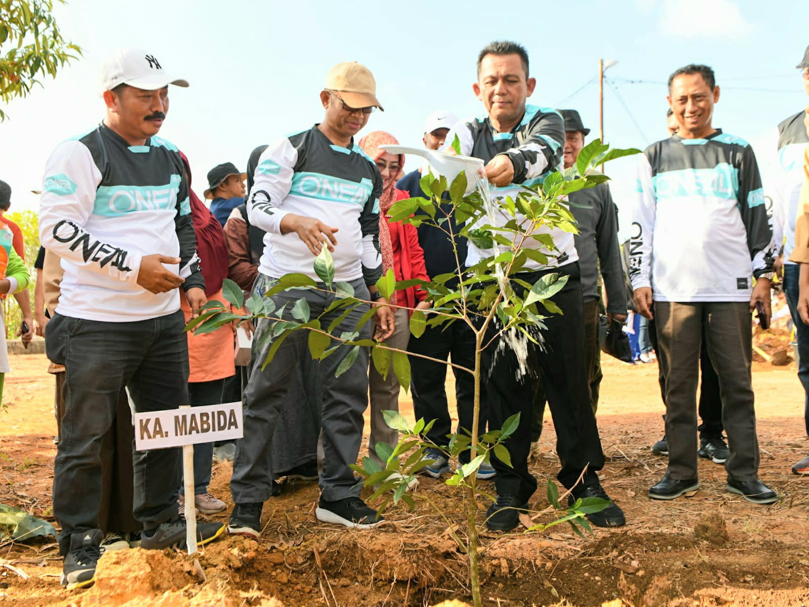Gubernur Ansar Ikut Tanam Pohon dalam Rangka Bulan Bakti Pramuka Tahun 2023 dan Hari Pramuka ke-62