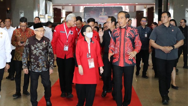 Riuh Kader Kala Jokowi dan Ganjar Gandeng Megawati di Rakernas