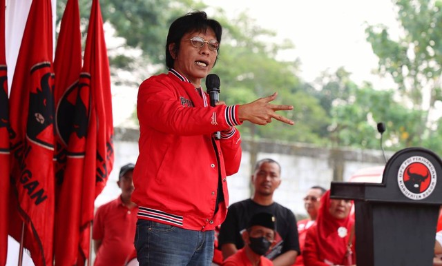 Adian Ungkap Pemicu Jokowi Khianati Megawati: Mau Presiden 3 Periode, Ditolak
