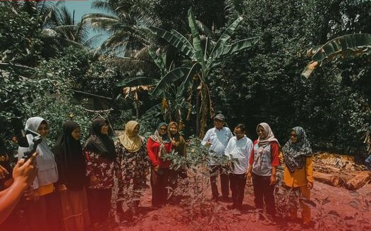 Tingkatkan SDM Lewat Pertanian, Wakil Ketua DPRD Rasno Bersama Bupati Tanam Bibit Cabai
