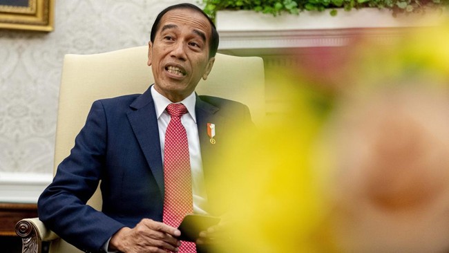 Jokowi Soal Isu 15 Menteri Siap Mundur: Tiap Hari Kami Rapat