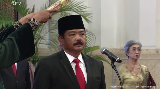 Jokowi Resmi Lantik Hadi Tjahjanto Jadi Menko Polhukam Gantikan Mahfud