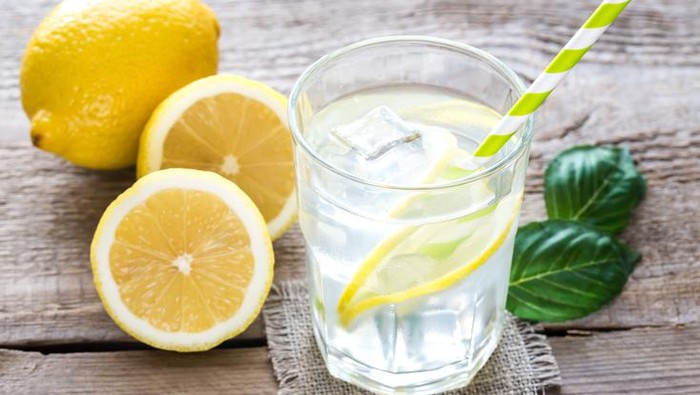 Benarkah Minum Air Lemon Bisa Turunkan Berat Badan? Begini Faktanya