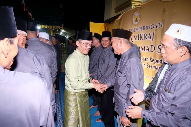 Kepengurusan Masjid Raya Sultan Riau Penyengat Dikukuhkan, Gubernur Ansar Ingin Masjid Makmur