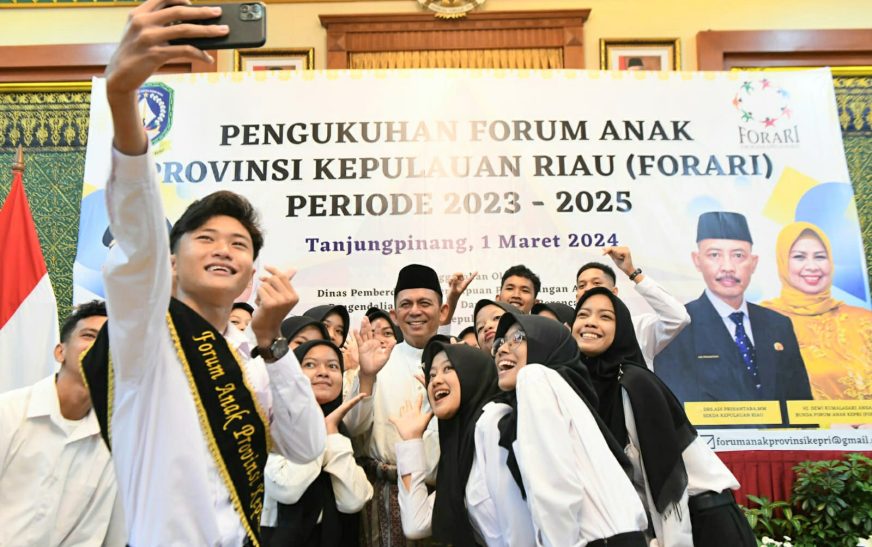 Gubernur Ansar Kukuhkan Pengurus FORARI Periode 2023-2025