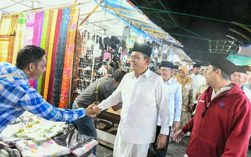 Gubernur Ansar Pimpin Doa dalam Kegiatan Pembukaan Bazaar Ramadhan di Pamedan Tanjungpinang