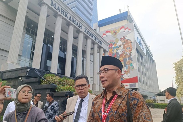 Hakim MK Arief: Hasyim Asy’ari Asisten Saya di Undip, Saya Malu Kalau Gak Benar