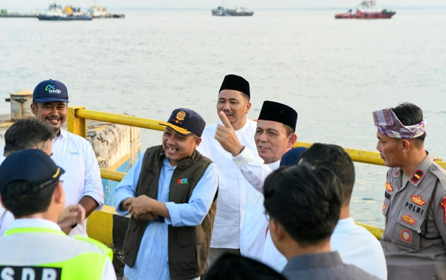 H-2 Lebaran, Gubernur Ansar Tinjau Kelancaran Arus Mudik di Pelabuhan Roro Tanjung Uban