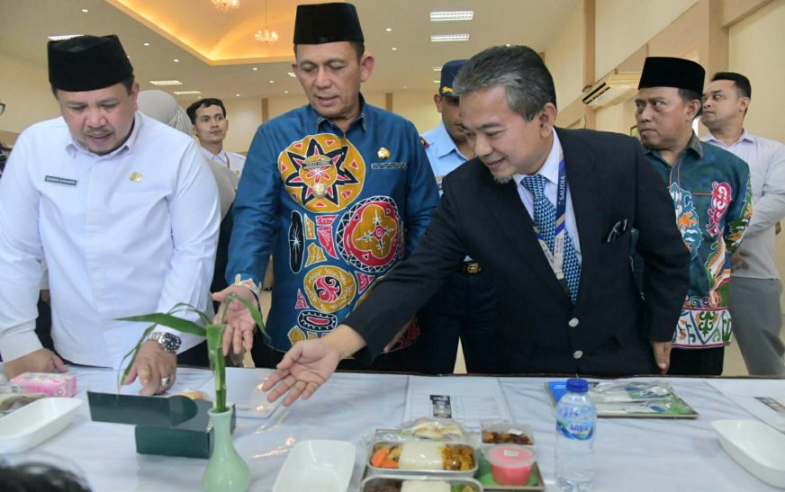Gubernur Kepri Lantik PPIH Embarkasi Batam, Tekankan Pelayanan Prima Jamaah Haji