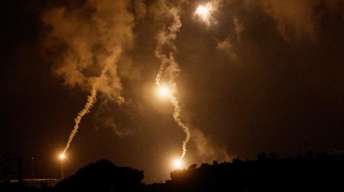 Israel Juga Digempur Roket dari Lebanon Usai Iran Menyerang