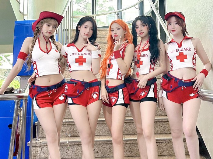 (G)I-DLE Dikritik Pakai Kostum Seksi Berlogo Palang Merah, Agensi Minta Maaf